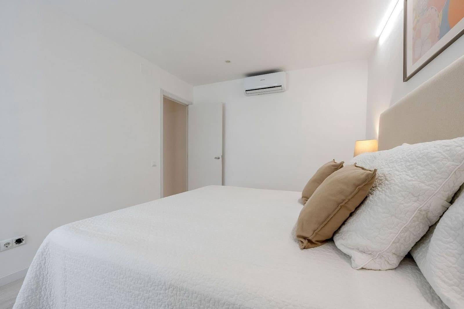 2 bedroom Flat for sale in Barcelona city - € 820,000 (Ref: 9999077)