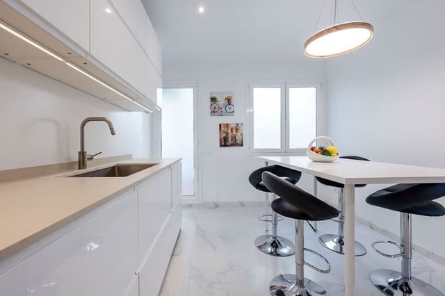 2 bedroom Flat for sale in Eixample, Barcelona city - € 820,000 (Ref: 9999077)