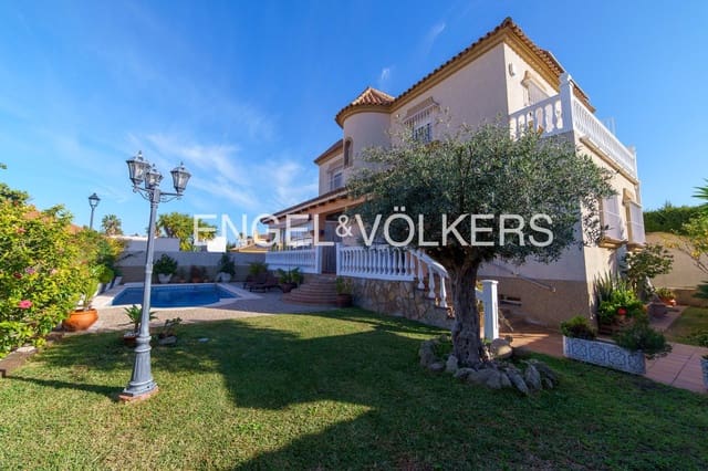 8 soverom Villa til salgs i El Puerto de Santa María med svømmebasseng garasje - € 620 000 (Ref: 9092015)