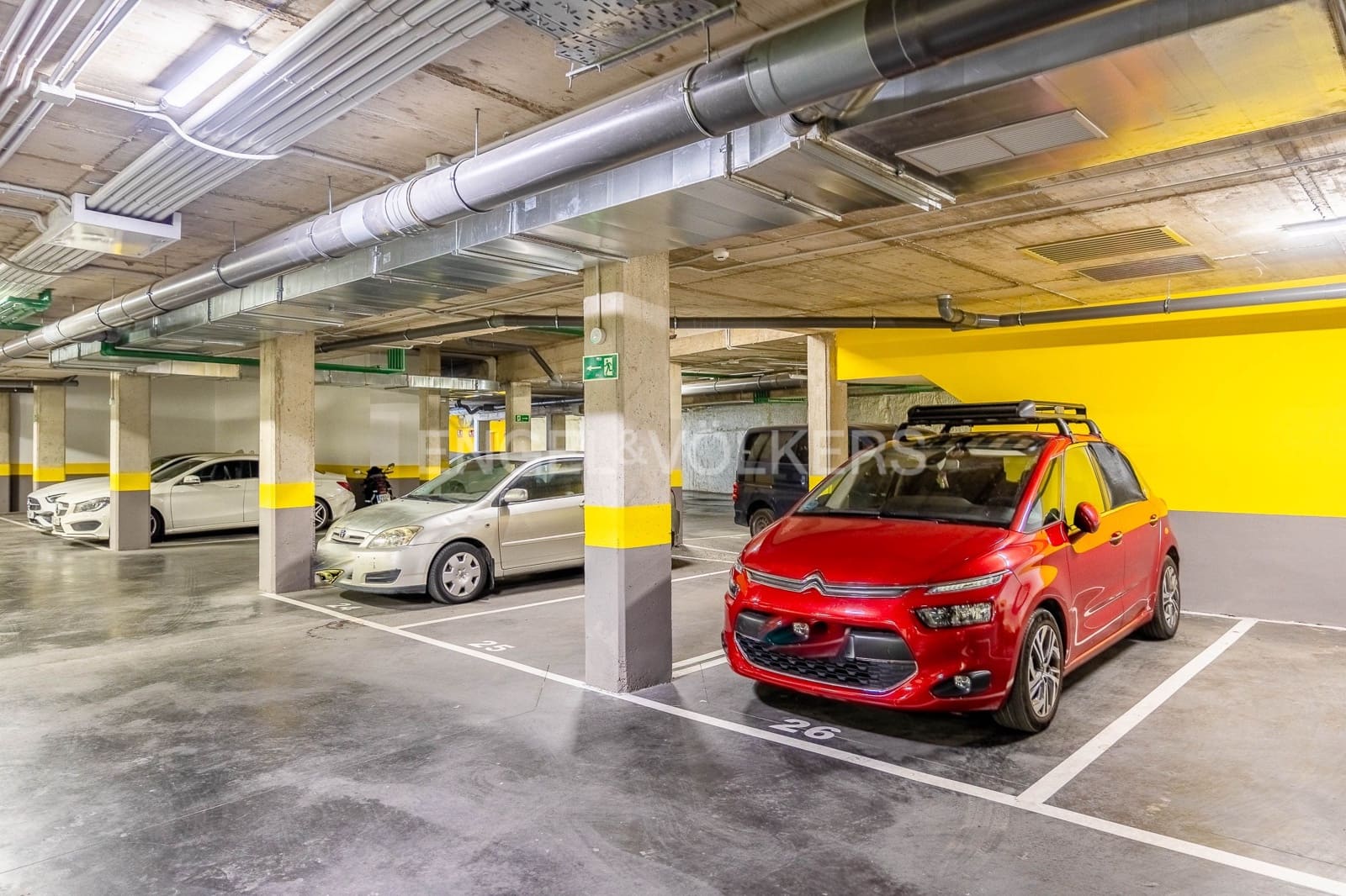 Garage til salg i Sevilla by - € 60.000 (Ref: 9092064)