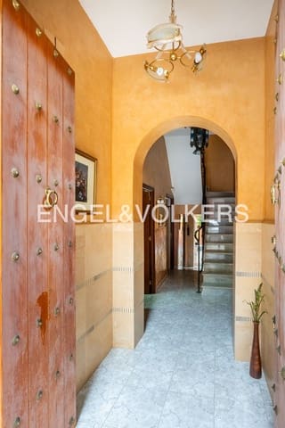 8 soveværelse Byhus til salg i Barrio León, Sevilla by med garage - € 690.000 (Ref: 9092096)