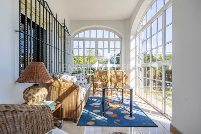 5 soveværelse Villa til salg i Valencina de la Concepción med swimmingpool garage - € 550.000 (Ref: 9092106)
