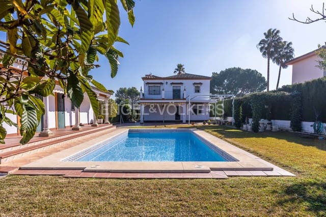5 soveværelse Villa til salg i Valencina de la Concepción med swimmingpool garage - € 550.000 (Ref: 9092106)