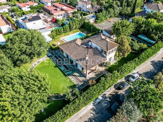 6 soveværelse Villa til salg i Valencina de la Concepción med swimmingpool - € 775.000 (Ref: 9108289)
