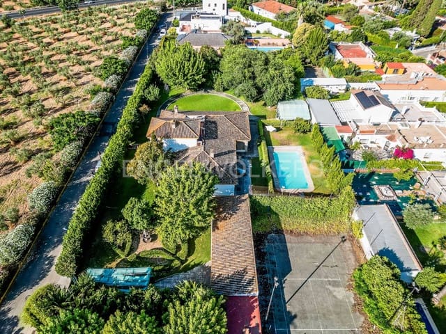 6 soveværelse Villa til salg i Valencina de la Concepción med swimmingpool - € 775.000 (Ref: 9108289)