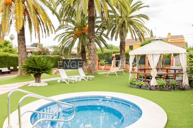 5 soveværelse Villa til salg i Valencina de la Concepción med swimmingpool garage - € 395.000 (Ref: 9115183)