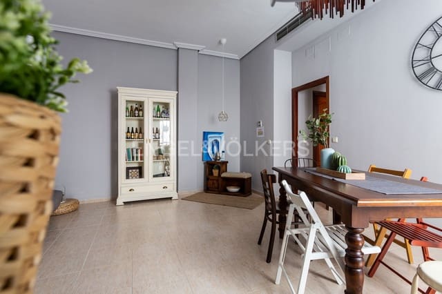 3 bedroom Apartment for rent in Santa Catalina, Seville city - € 2,000 (Ref: 9117894)