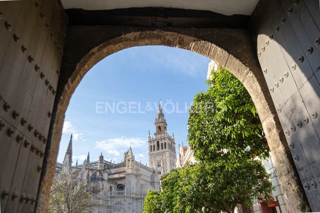 10 soveværelse Byhus til salg i Santa Cruz, Sevilla by med swimmingpool garage - € 3.400.000 (Ref: 9123639)