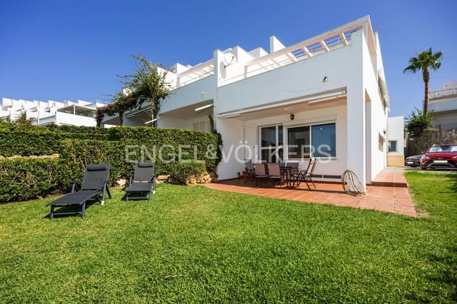 4 soveværelse Byhus til leje i Conil de la Frontera med swimmingpool garage - € 3.000 (Ref: 9161380)