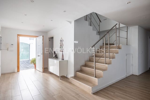 5 soveværelse Villa til salg i Tomares med swimmingpool - € 695.000 (Ref: 9161867)
