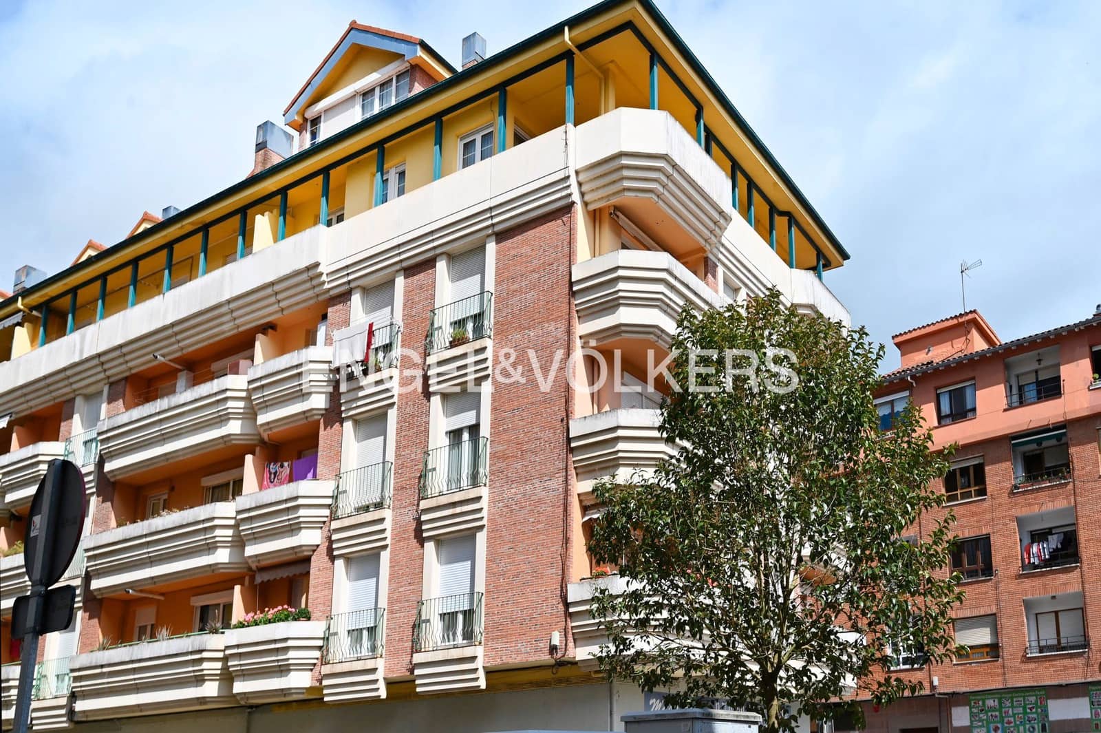 5 bedroom Penthouse for sale in Cabezon de la Sal - € 489,000 (Ref: 9087348)