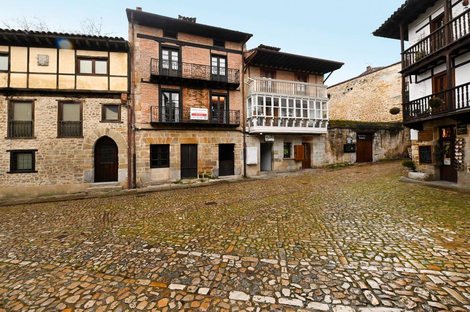 Hus til salgs i Santillana del Mar - € 695 000 (Ref: 9087369)