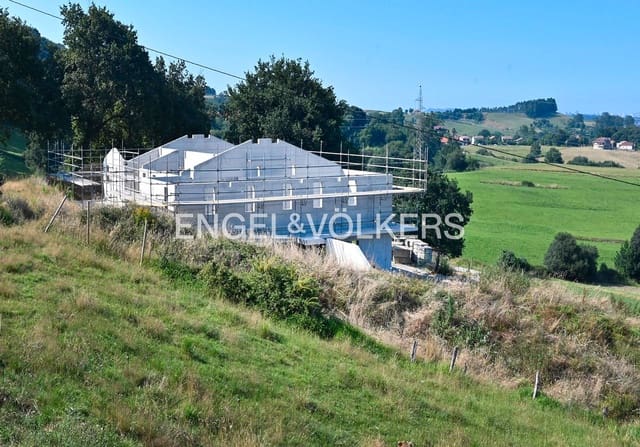 Villa til salgs i Villaescusa med garasje - € 460 000 (Ref: 9133053)