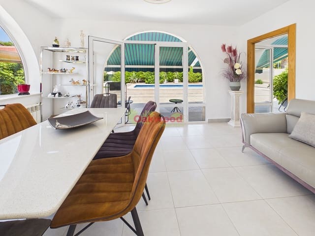 3 bedroom Villa for sale in Pinar de Campoverde, Pilar de la Horadada with pool - € 565,000 (Ref: 10004620)