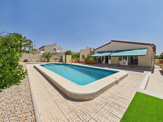 3 bedroom Villa for sale in Pinar de Campoverde, Pilar de la Horadada with pool - € 565,000 (Ref: 10004620)