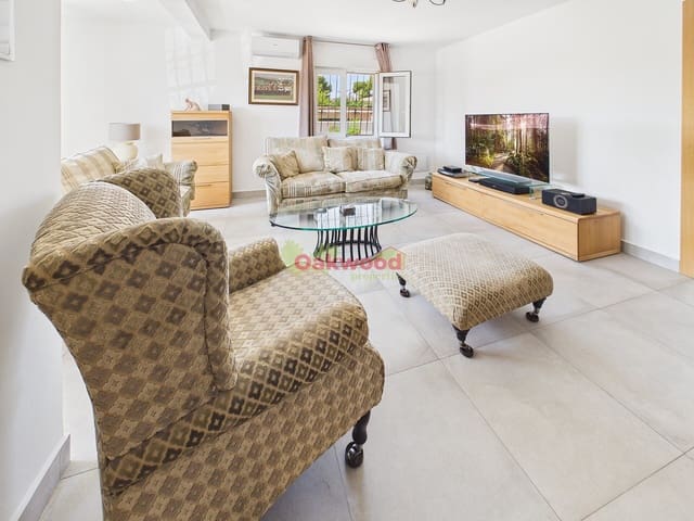3 bedroom Villa for sale in Pinar de Campoverde, Pilar de la Horadada with pool - € 565,000 (Ref: 10004620)