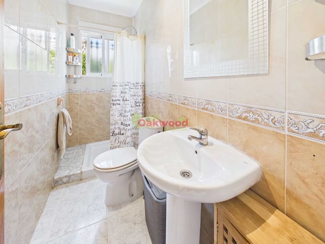 4 sovrum Villa till salu i Villamartin, Orihuela med pool garage - 385 000 € (Ref: 10130936)