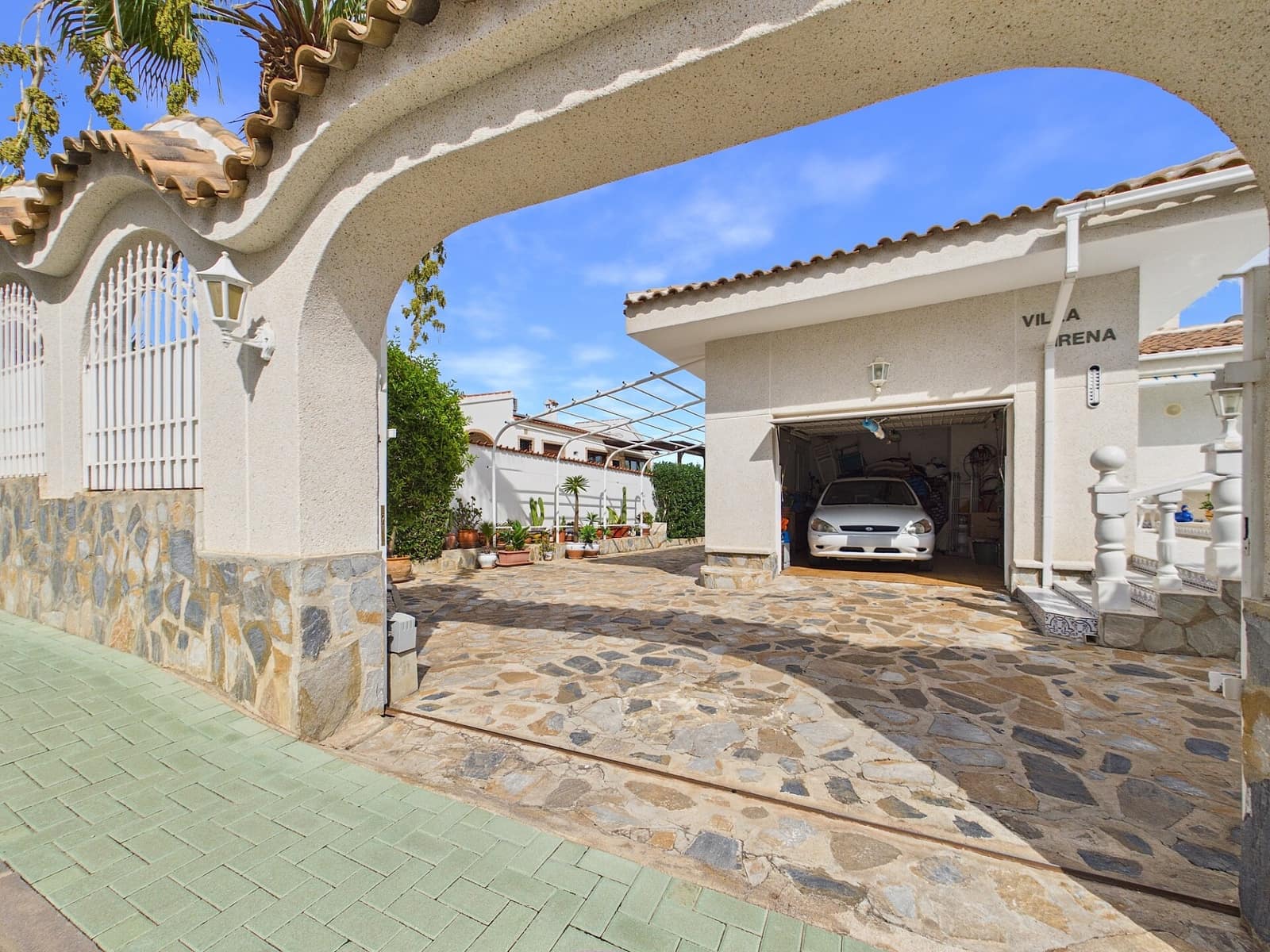 5 bedroom Villa for sale in Pinar de Campoverde with pool garage - € 460,000 (Ref: 10163506)