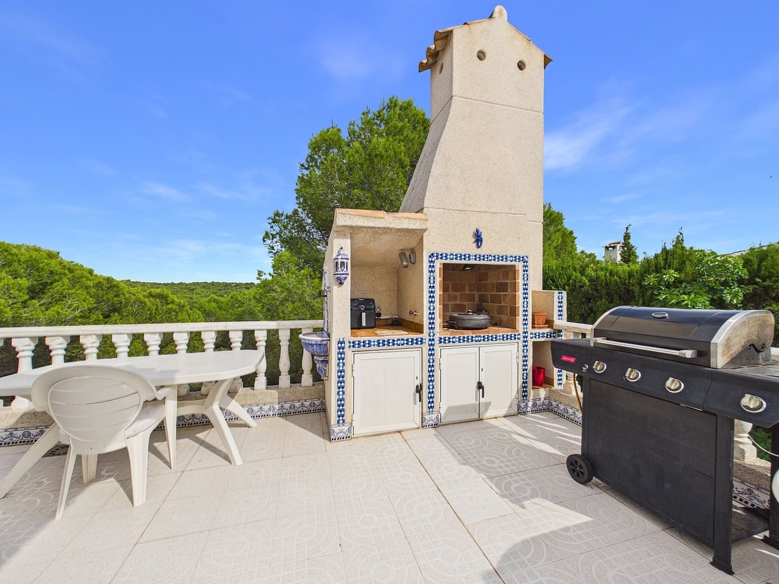 5 bedroom Villa for sale in Pinar de Campoverde with pool garage - € 460,000 (Ref: 10163506)