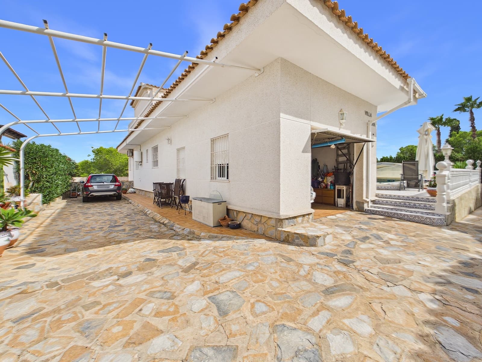 5 bedroom Villa for sale in Pinar de Campoverde with pool garage - € 460,000 (Ref: 10163506)