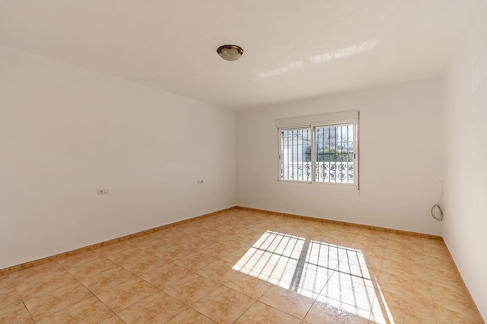 12 slaapkamer Villa te koop in Los Laneros met zwembad garage - € 115.000 (Ref: 6746340)