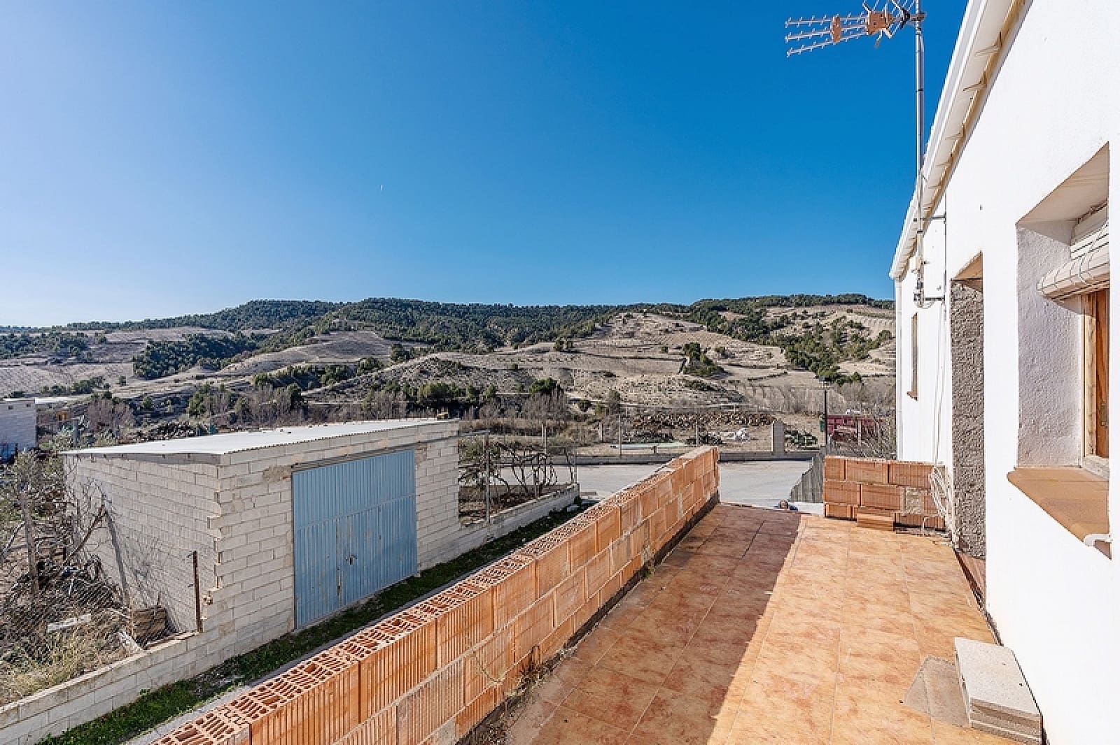 12 slaapkamer Villa te koop in Los Laneros met zwembad garage - € 115.000 (Ref: 6746340)