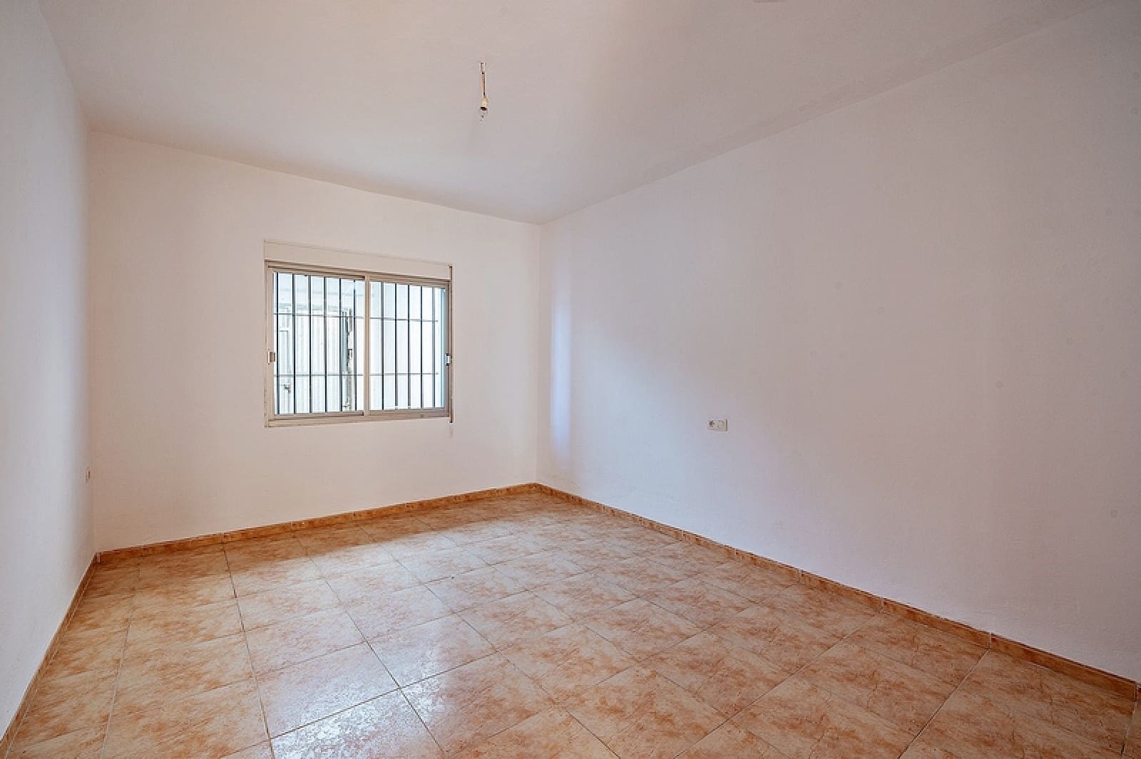 12 slaapkamer Villa te koop in Los Laneros met zwembad garage - € 115.000 (Ref: 6746340)