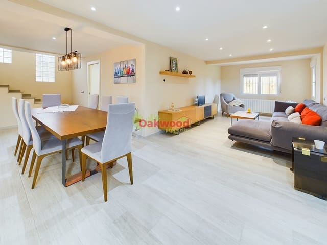 Chalet de 4 habitaciones en Pinar de Campoverde, Pilar de la Horadada en venta con piscina garaje - 655.000 € (Ref: 8592678)