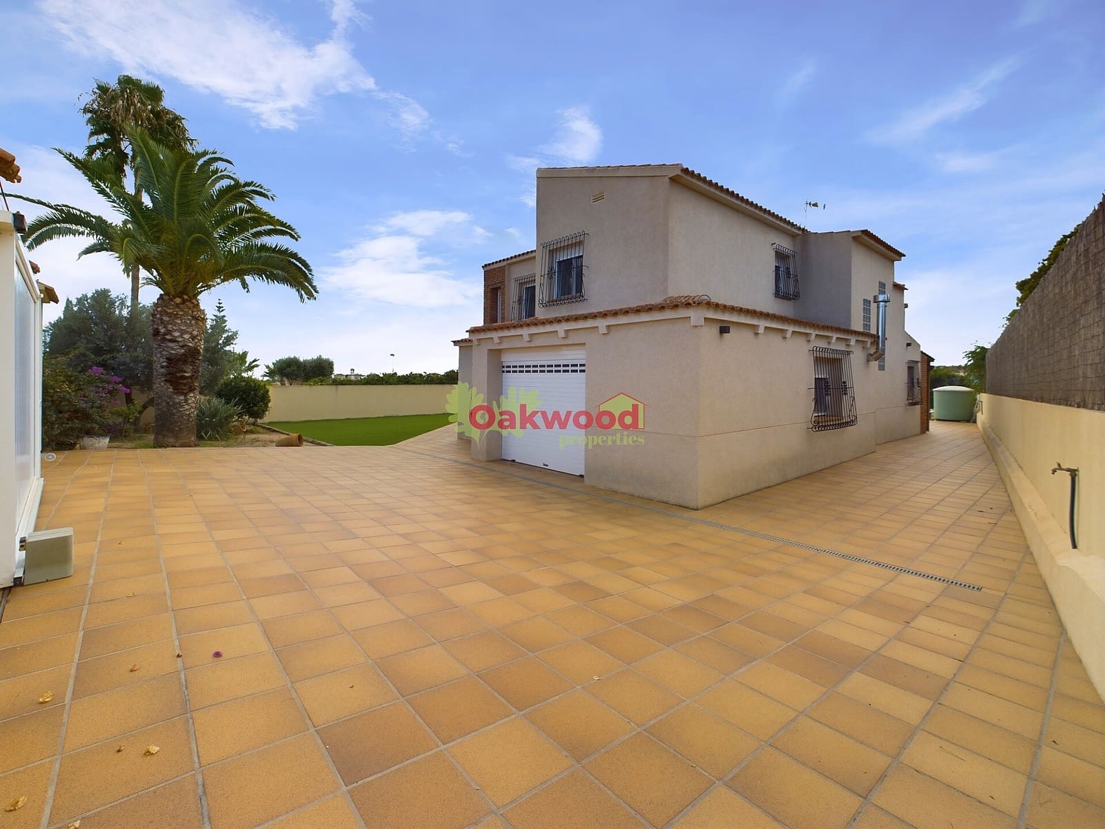 4 bedroom Villa for sale in Pinar de Campoverde with pool garage - € 655,000 (Ref: 8592678)
