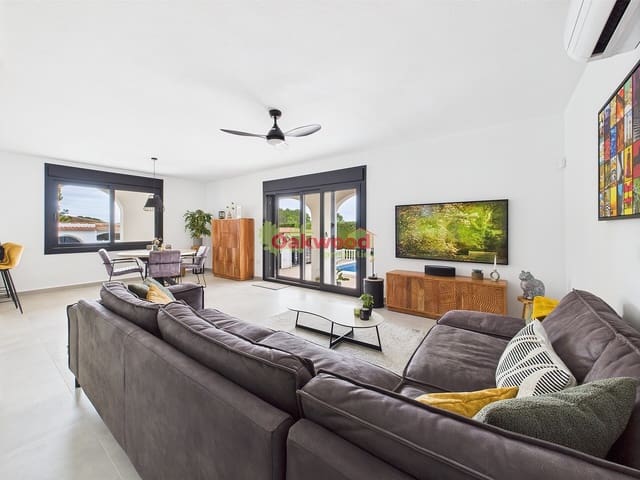 4 bedroom Villa for sale in Pinar de Campoverde, Pilar de la Horadada with pool - € 649,000 (Ref: 8981410)