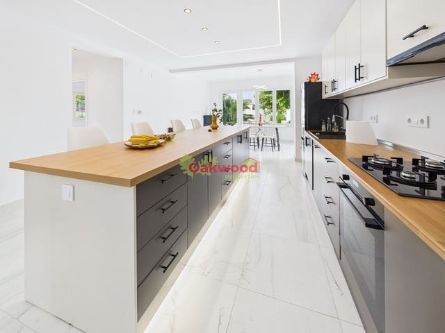 6 slaapkamer Villa te koop in Pinar de Campoverde, Pilar de la Horadada met zwembad garage - € 569.000 (Ref: 9360767)