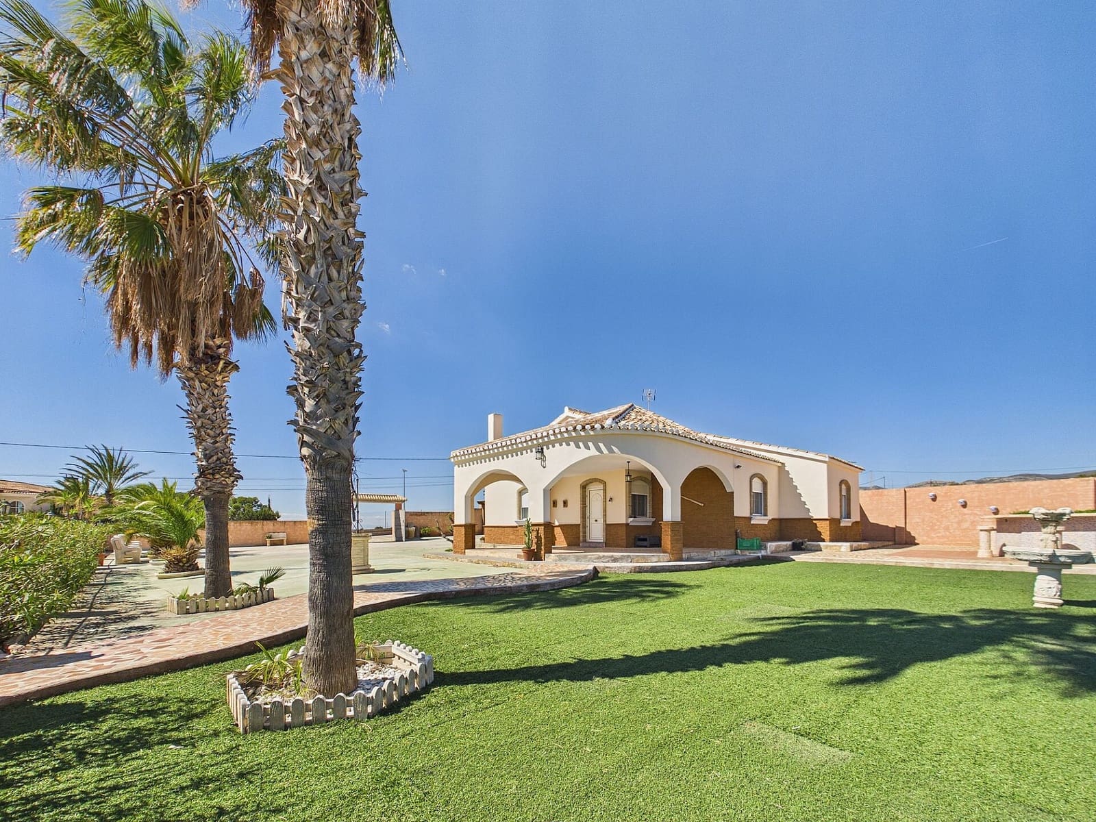 3 soveværelse Villa til salg i Albatera med swimmingpool - € 380.000 (Ref: 9684016)