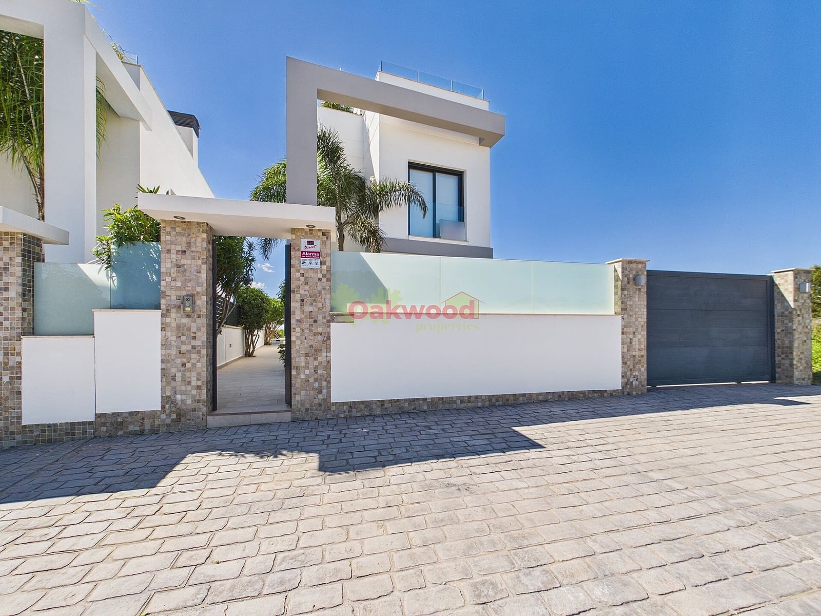 Chalet de 3 habitaciones en Pilar de la Horadada en venta con piscina - 449.000 € (Ref: 9691620)