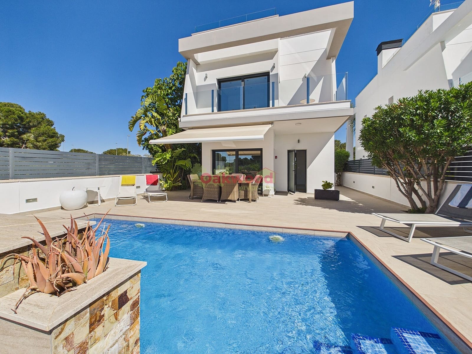 Chalet de 3 habitaciones en Pilar de la Horadada en venta con piscina - 449.000 € (Ref: 9691620)