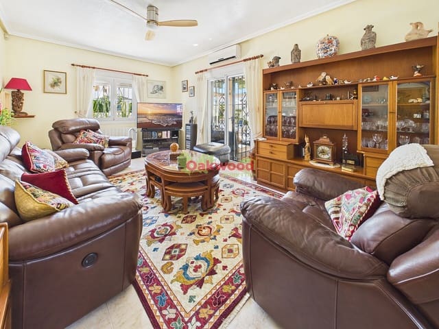 4 slaapkamer Villa te koop in Pinar de Campoverde, Pilar de la Horadada met zwembad - € 399.000 (Ref: 9737183)