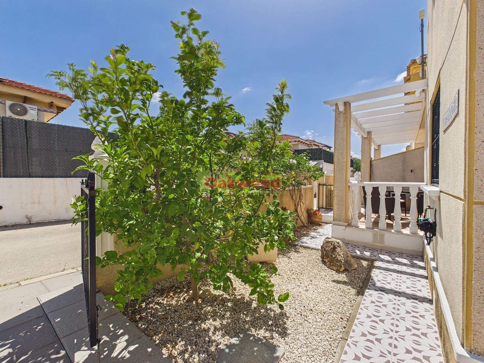 3 soverom Kjedet enebolig til salgs i Pinar de Campoverde med svømmebasseng - € 159 000 (Ref: 9890657)