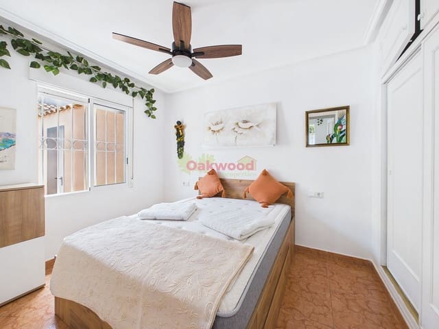 3 soverom Kjedet enebolig til salgs i Playa Flamenca, Orihuela med svømmebasseng - € 225 000 (Ref: 9972233)