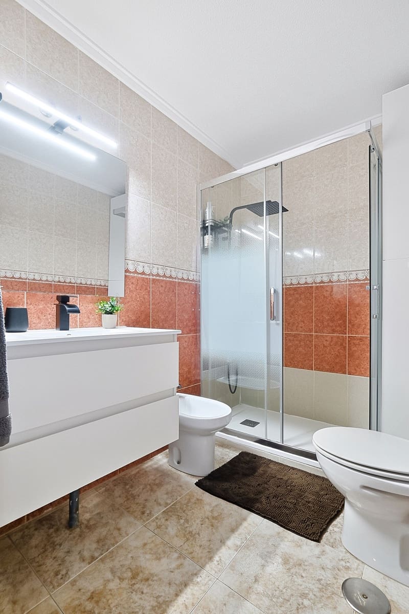 2 soverom Leilighet til salgs i Torrevieja med svømmebasseng - € 135 000 (Ref: 9985302)