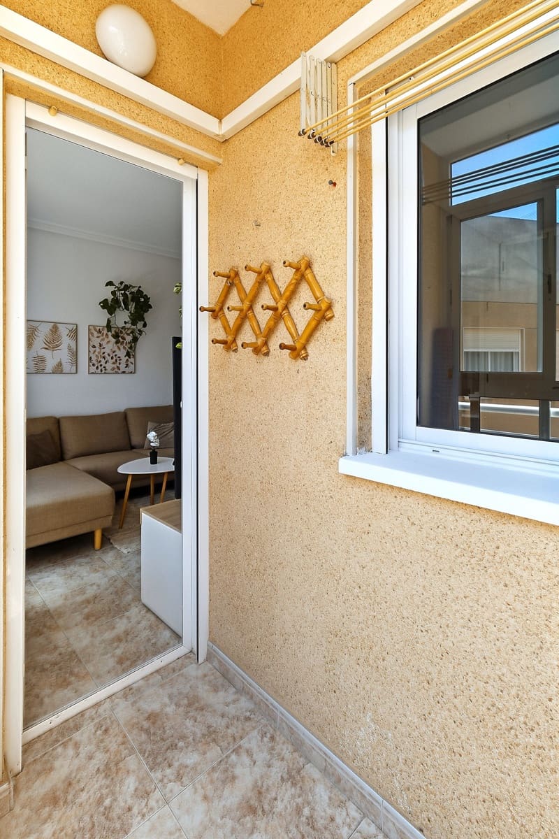 2 soverom Leilighet til salgs i Torrevieja med svømmebasseng - € 135 000 (Ref: 9985302)