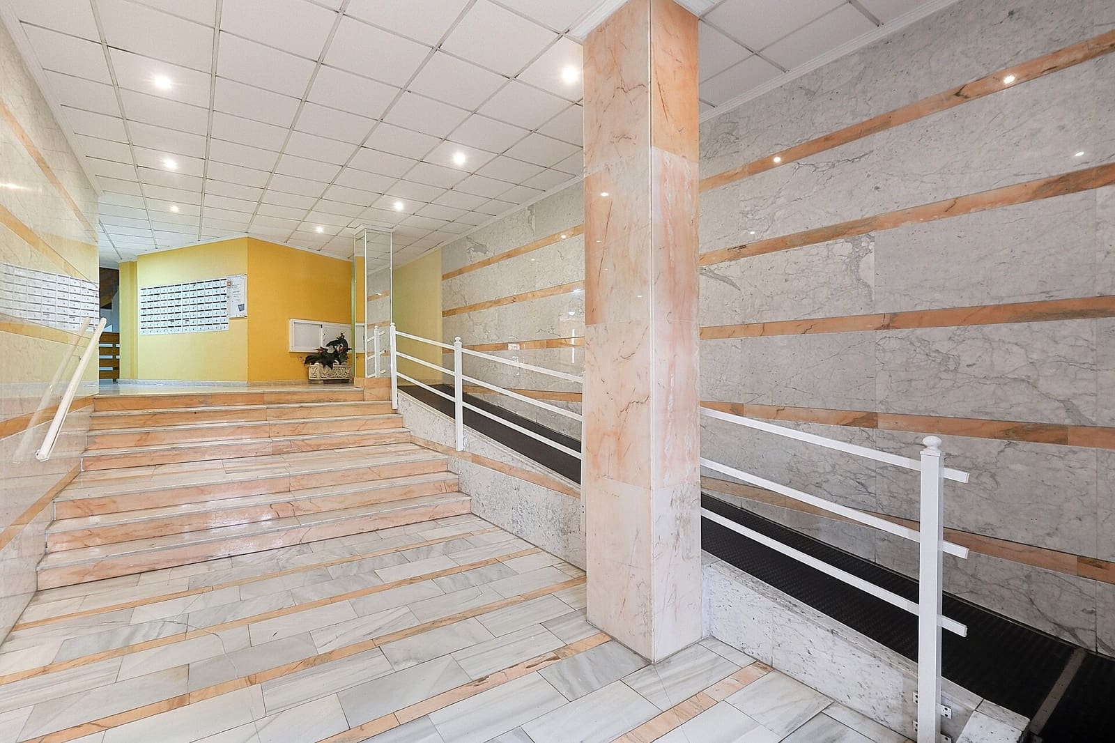 2 soverom Leilighet til salgs i Torrevieja med svømmebasseng - € 135 000 (Ref: 9985302)