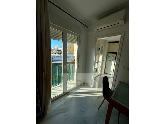 2 soveværelse Lejlighed til leje i Zona Puerto Deportivo, Fuengirola - € 1.280 (Ref: 10011416)