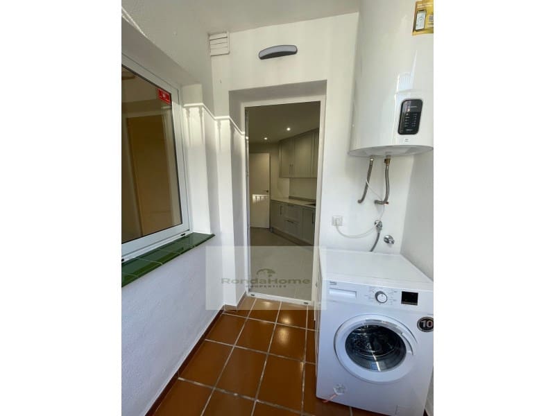 2 Zimmer Wohnung zu vermieten in Calahonda mit Pool Garage - 1.400 € (Ref: 10015500)