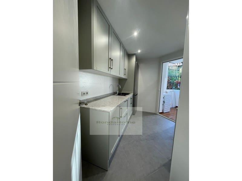 2 Zimmer Wohnung zu vermieten in Calahonda mit Pool Garage - 1.400 € (Ref: 10015500)