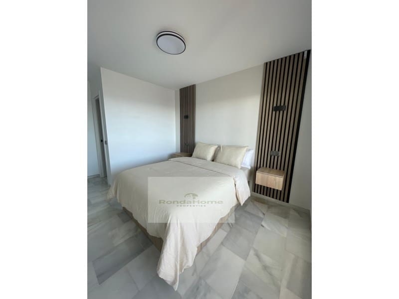 2 Zimmer Wohnung zu vermieten in Calahonda mit Pool Garage - 1.400 € (Ref: 10015500)