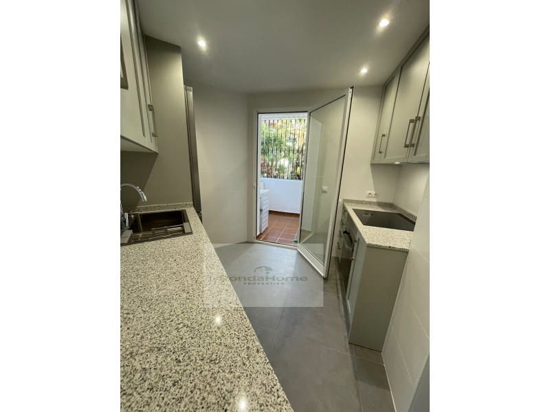2 Zimmer Wohnung zu vermieten in Calahonda mit Pool Garage - 1.400 € (Ref: 10015500)