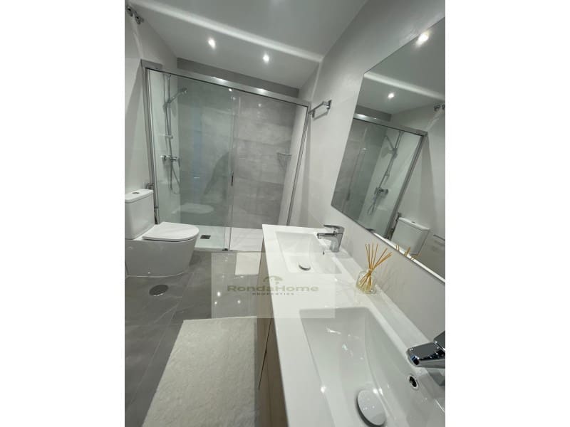 2 Zimmer Wohnung zu vermieten in Calahonda mit Pool Garage - 1.400 € (Ref: 10015500)