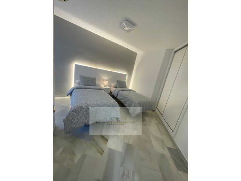 2 Zimmer Wohnung zu vermieten in Calahonda mit Pool Garage - 1.400 € (Ref: 10015500)