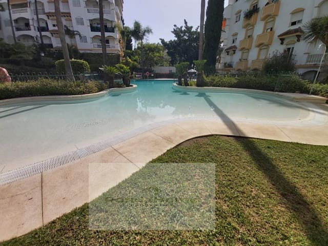 Piso de 1 habitación en La Carolina - Guadalpín, Marbella en alquiler con piscina garaje - 1.300 € (Ref: 10015501)