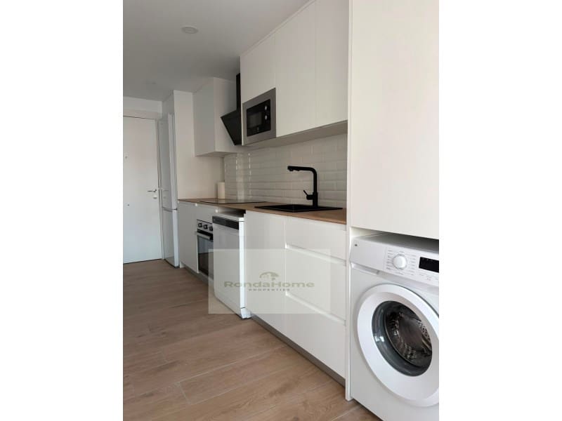 2 soverom Leilighet til leie i Caleta de Velez - € 1 000 (Ref: 10019181)