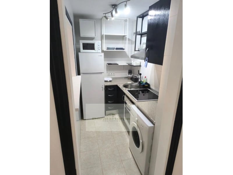 2 Zimmer Wohnung zu vermieten in Manilva mit Pool Garage - 1.200 € (Ref: 10022432)